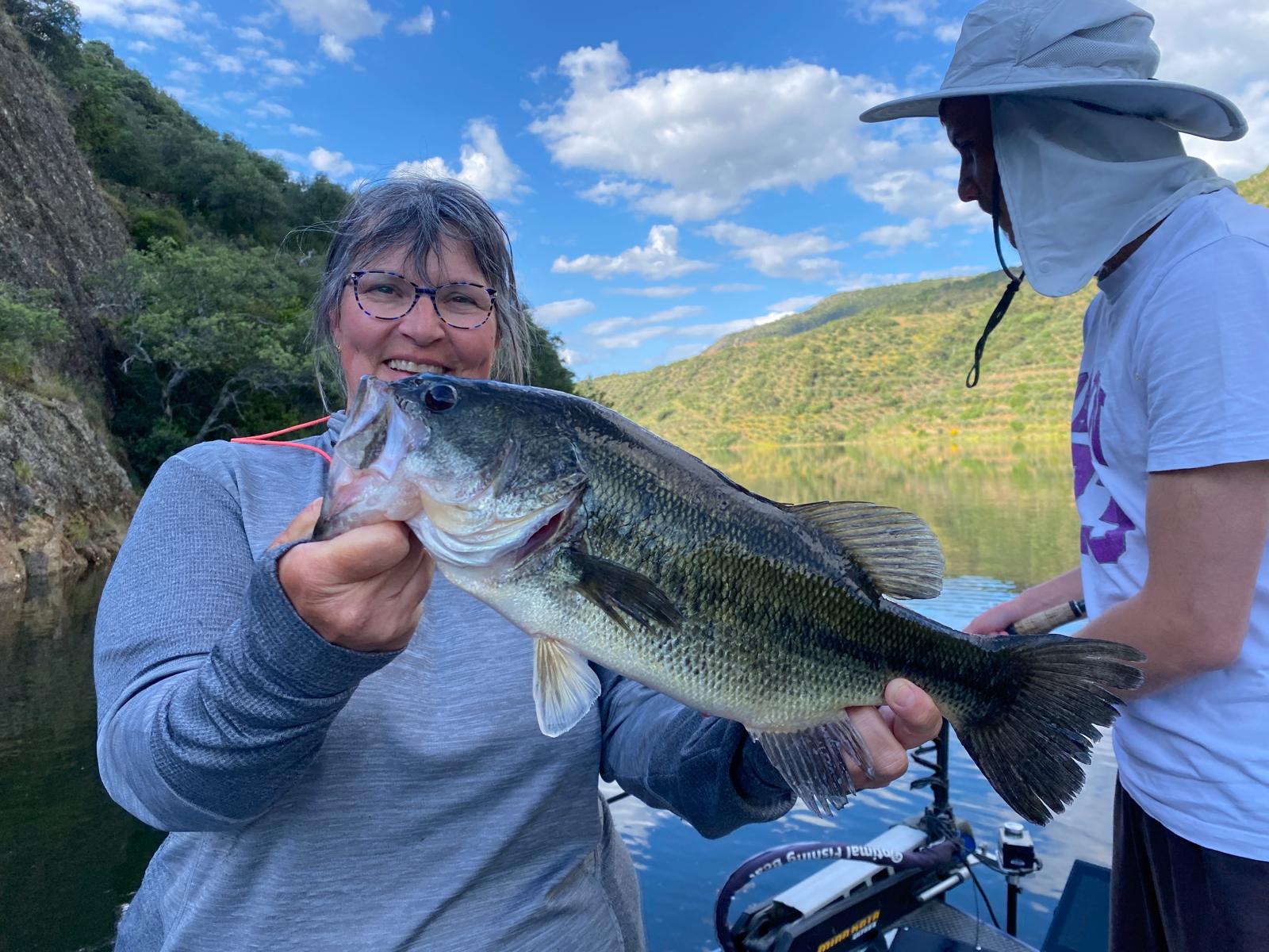 Moments de pêche inoubliables sur les lacs médocains