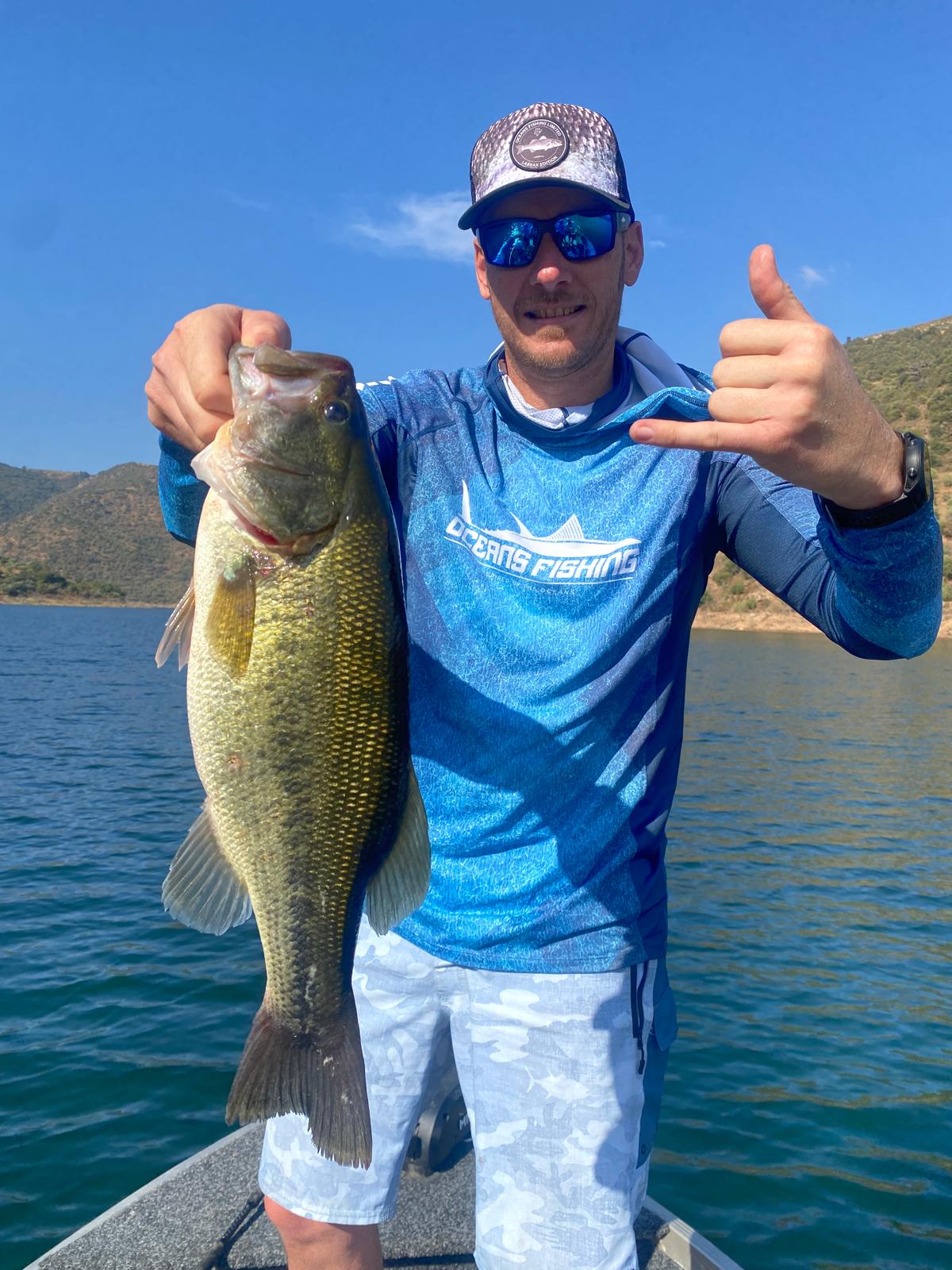 Beau brochet capturé lors d'un séjour de pêche au Portugal